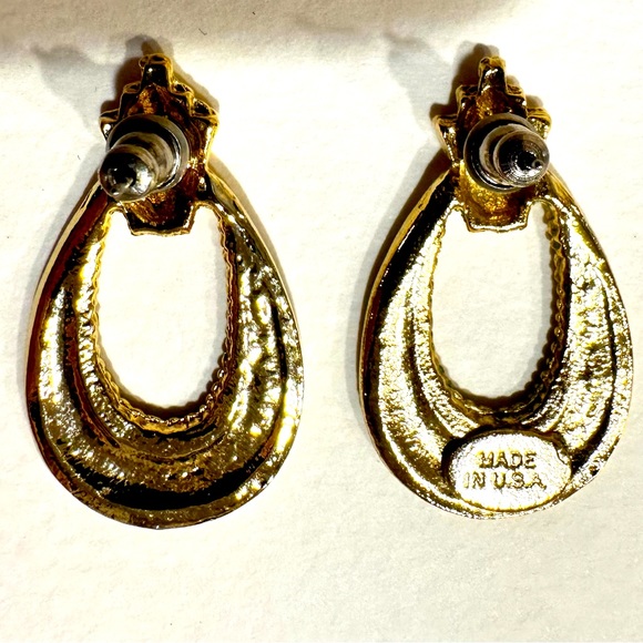 Pierced Ear⬇️ PriceDrop$💗Elegant CAs USA Gen Stamp Queen's Enamel Goldtone - Picture 4 of 7